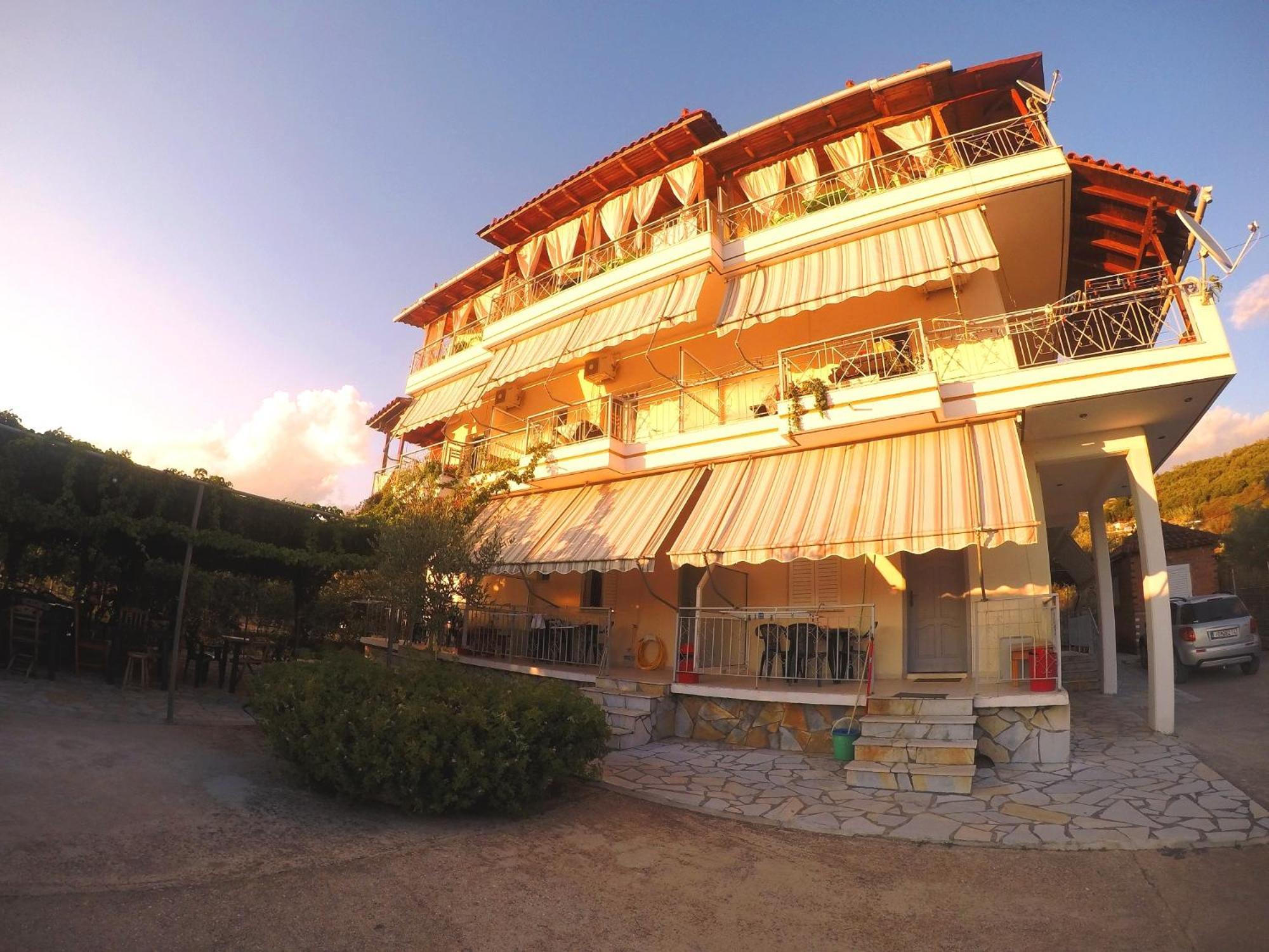 Rexhos Studios Himarë Exterior foto