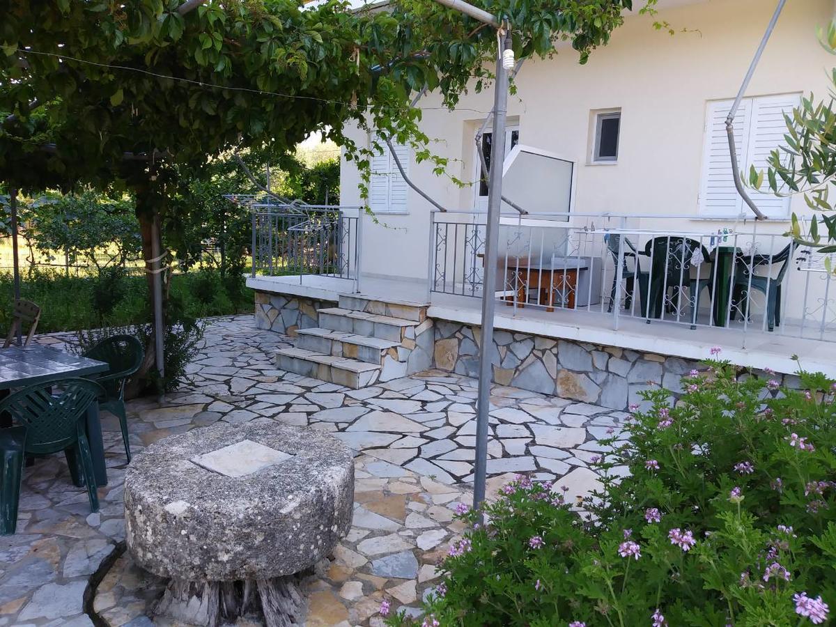 Rexhos Studios Himarë Exterior foto